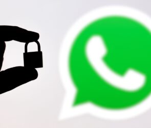 como colocar senha no whatsapp android​