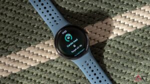 As funcionalidades de gerenciamento de carga do Pixel Watch 3 chegam aos smartwatches mais antigos da Google.